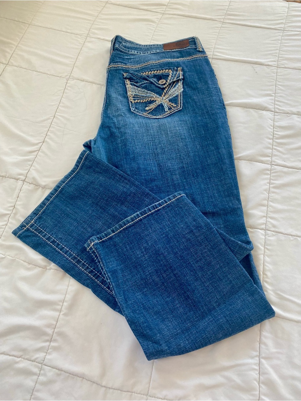 Hydraulic Women's Boot Cut Jeans in Medium Blue with Embroidered Pocket